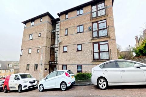 1 bed property, in Flat, £125,000