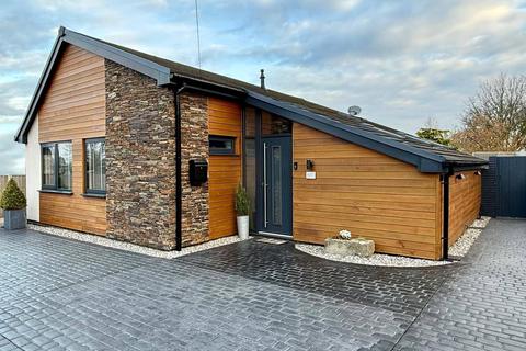 3 bed property, in Whittingham Lane, £475,000