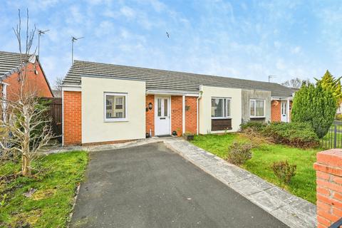 2 bed property, in Harkbridge Drive, £185,000