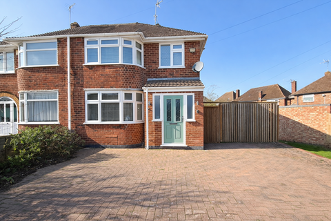 3 bed property, in Bramcote Road, £299,000