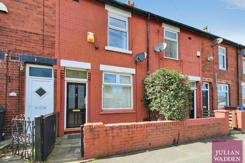 2 bed property, in Wilton Street, £175,000