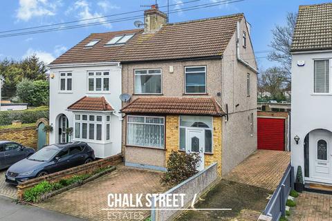 4 bed property, in Standen Avenue, £585,000