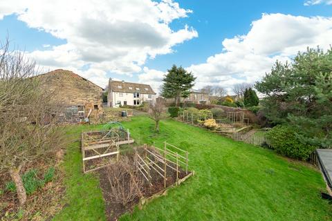 6 bed property, in Bond Farm, £950,000