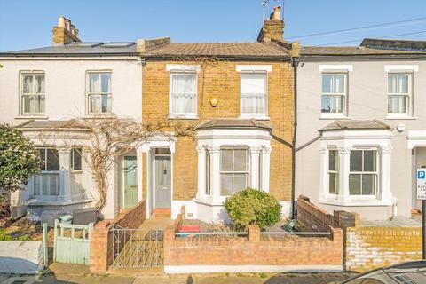 3 bed property, in Quick Road, £1,250,000
