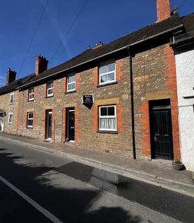 2 bed property, in Church Hill, £245,000