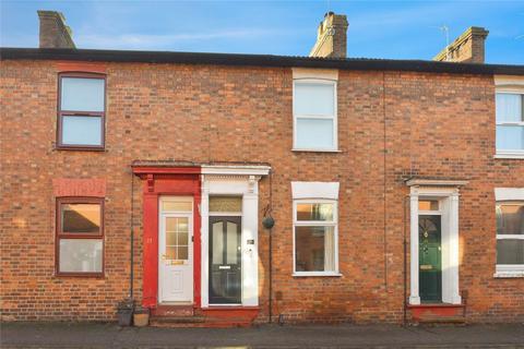 2 bed property, in Buckingham Street, £280,000