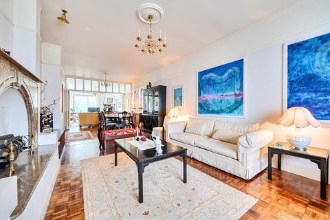 6 bed property, in Oakleigh Road North, £995,000