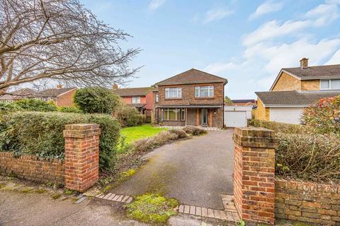3 bed property, in Southbourne Avenue, £675,000