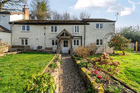 3 bed property, in Noahs Hill, £425,000