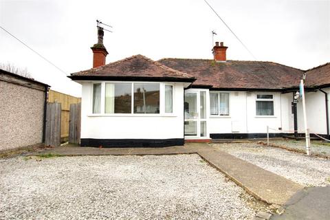2 bed property, in Oak Avenue, £185,000