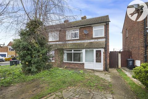 3 bed property, in Fleet Avenue, £375,000