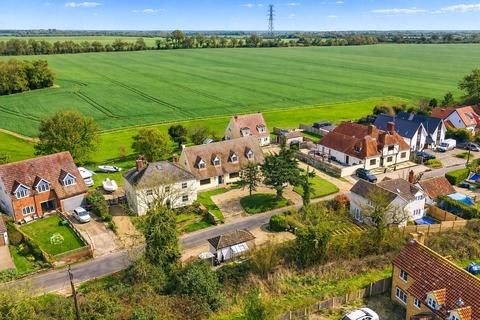 4 bed property, in North End, £575,000