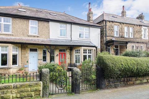 4 bed property, in Victoria Avenue, £425,000