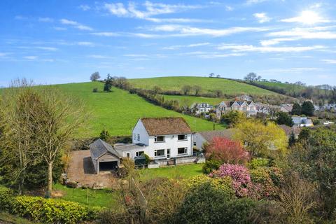 4 bed property, in Goodleigh Road, £435,000