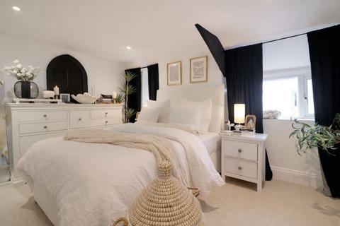 3 bed property, in High Street, £239,950