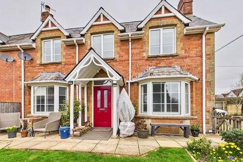 3 bed property, in Station Road, £585,000