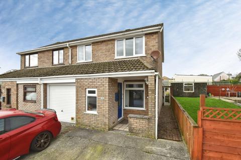 3 bed property, in Teglan Park, £200,000
