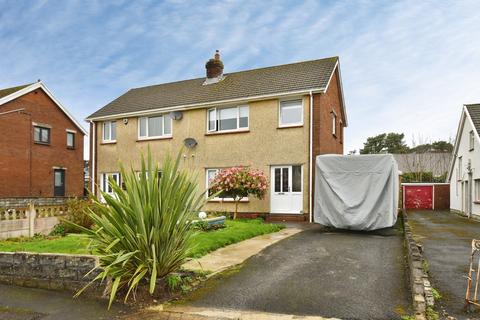 3 bed property, in Enfield Close, £295,000