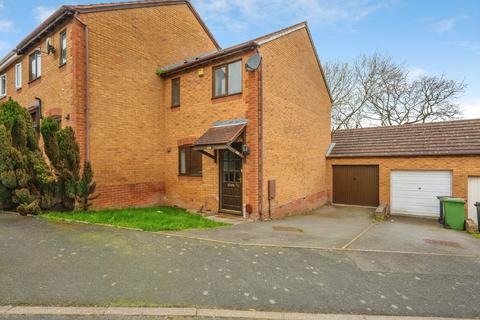 2 bed property, in Foxwood Road, £210,000