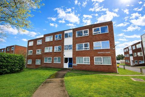 2 bed property, in Middleton Hall Road, £120,000