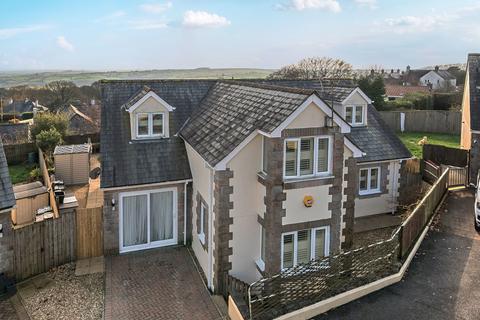 5 bed property, in Petroc Court, £400,000