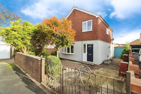 3 bed property, in Avon Walk, £190,000