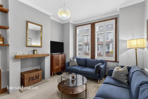 3 bed property, in Addiscombe Court Road, £525,000