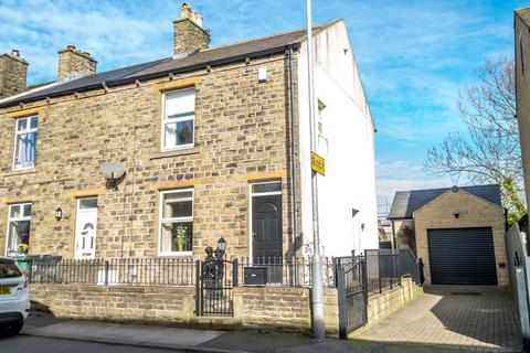 3 bed property, in Upper Lane, £260,000