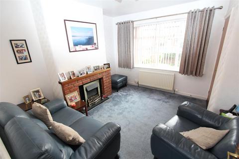 2 bed property, in Cliftonville Road, £179,995