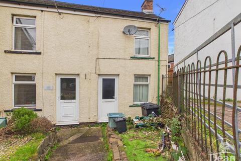 2 bed property, in Queen Street, £110,000