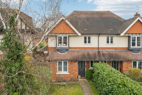 3 bed property, in Swallow Fields, £565,000