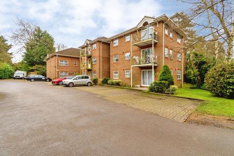 2 bed property, in Winchester Road, £220,000