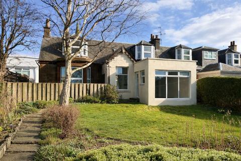 4 bed property, in Main Street, £260,000