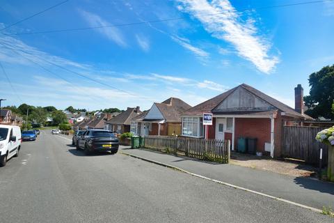 2 bed property, in BINSTEAD VILLAGE, £285,000