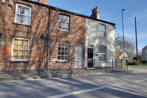 2 bed property, in Hallgate, £145,000