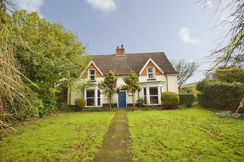 6 bed property, in Gunby Road, £595,000