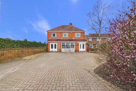 7 bed property, in London Road, £450,000