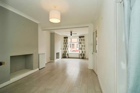 2 bed property, in Mulgrave Street, £180,000