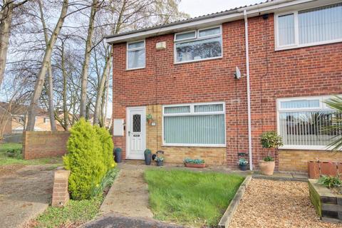 3 bed property, in Grove Park, £190,000