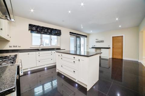 5 bed property, in Black Scotch Close, £625,000