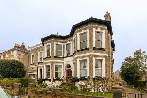 2 bed property, in The Common, £499,950