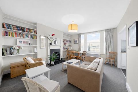 2 bed property, in Gauden Road, £675,000