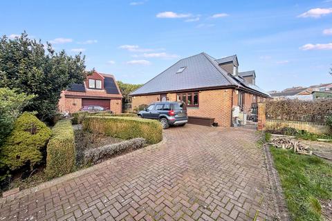 5 bed property, in Whitefield Pit, £636,950