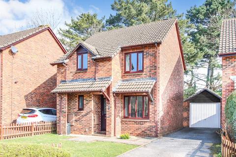 3 bed property, in Redwood Close, £475,000