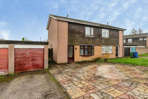2 bed property, in Albion Place, £180,000