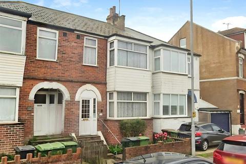 3 bed property, in Bexhill Road, £165,000