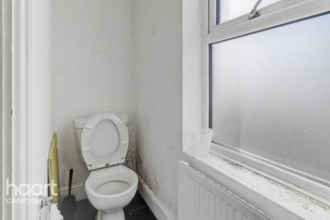 2 bed property, in Priory Road, £375,000