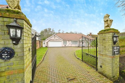 4 bed property, in Manor Road, £600,000