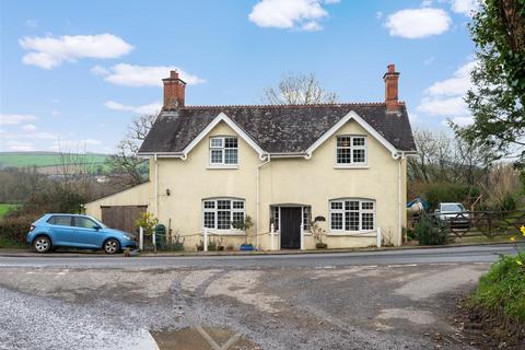 3 bed property, in Newbridge, £425,000
