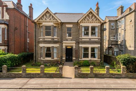6 bed property, in Kirkley Cliff Road, £850,000